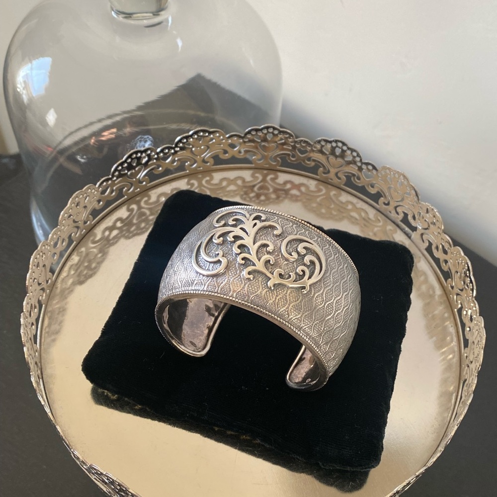 Silpada wide cuff Rhythmic wave sterling silver bracelet